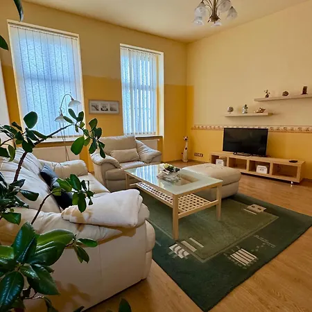 Golden X Cross Apartment *