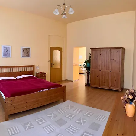 Golden X Cross Apartment