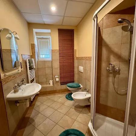 Golden X Cross Apartment *