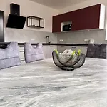 Apartament Golden X Cross *