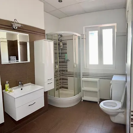 Golden X Cross Apartman